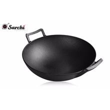 Pre-sazonado fondo negro plano de hierro fundido hecha a mano wok